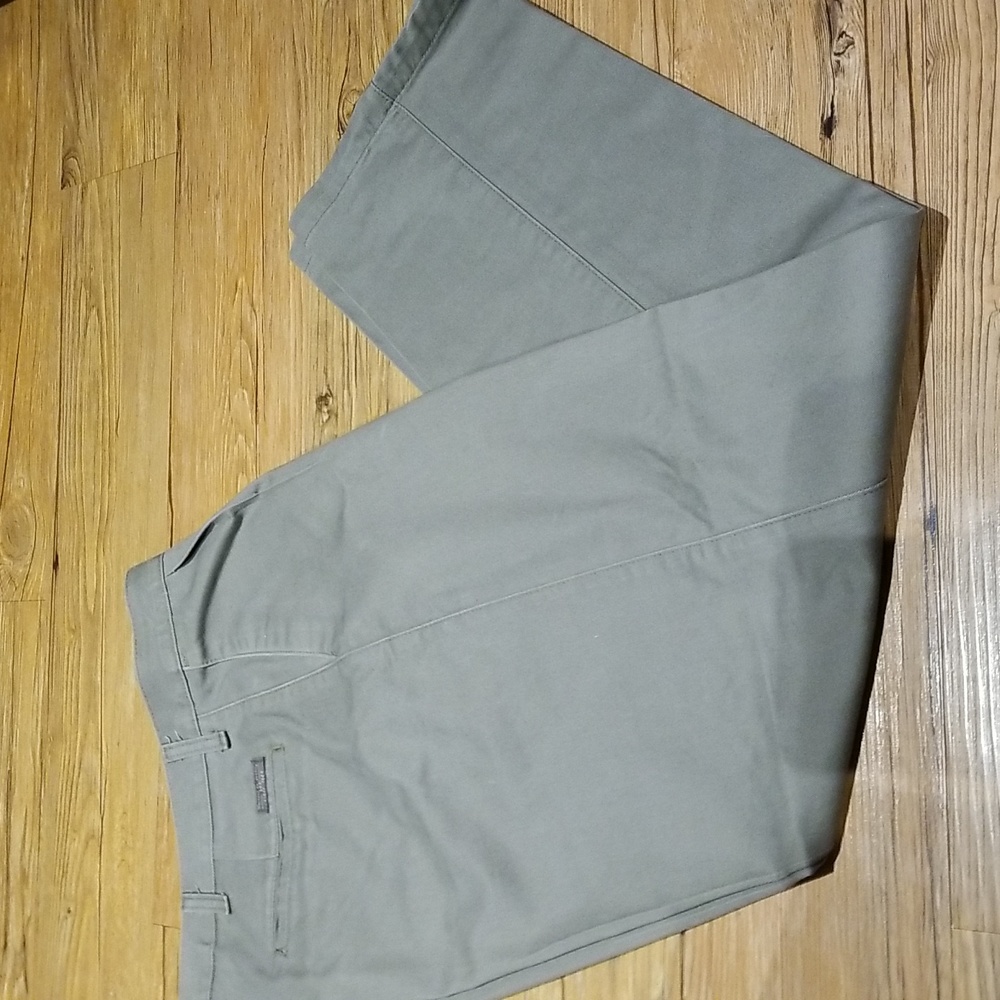 Lee Performance Khaki colored cuffed pants like new sz 36x32